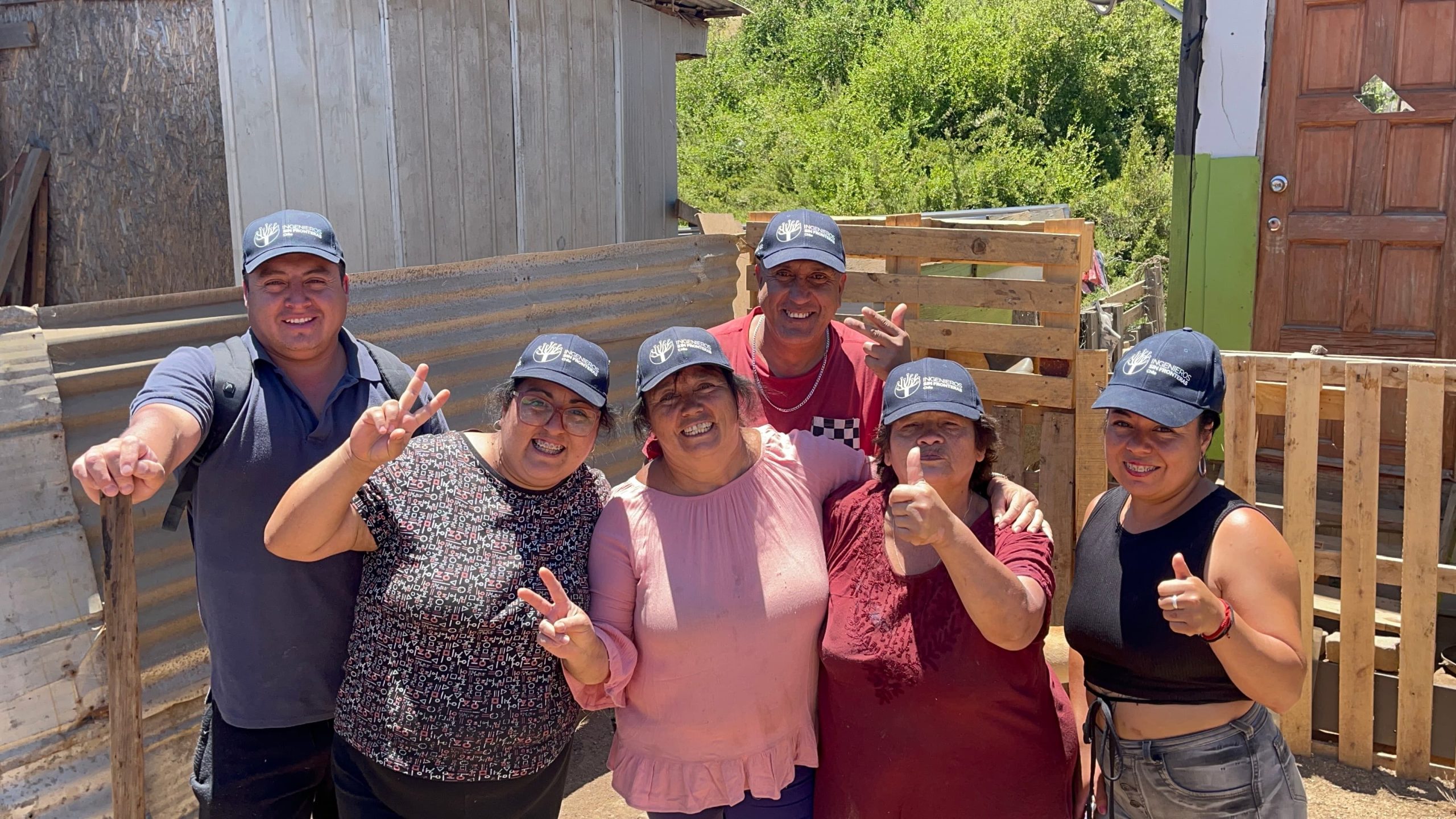 Comunidad de Parcela 11 reunida, representando el resultado esperado