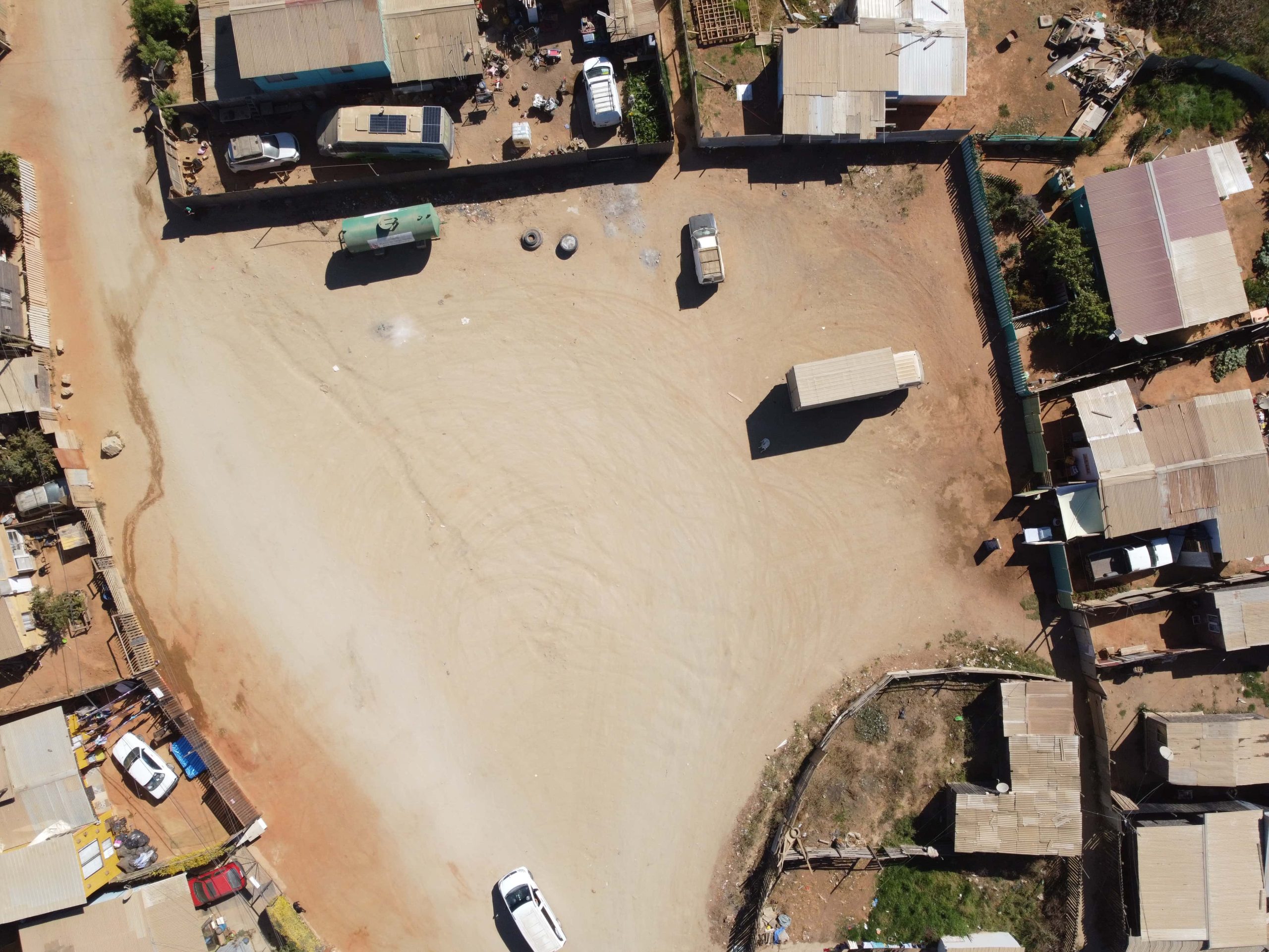 Vista actual del terreno donde se emplazará la plaza en Parcela 11
